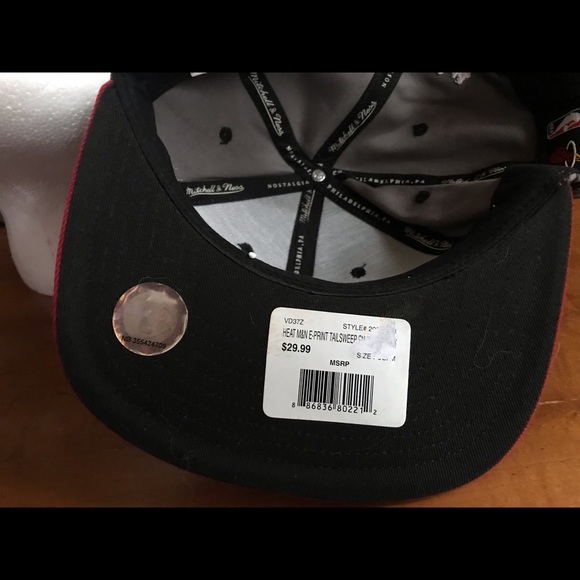 🌊Miami Heat Adjustable Fit Hat🌊 - Picture 6 of 6